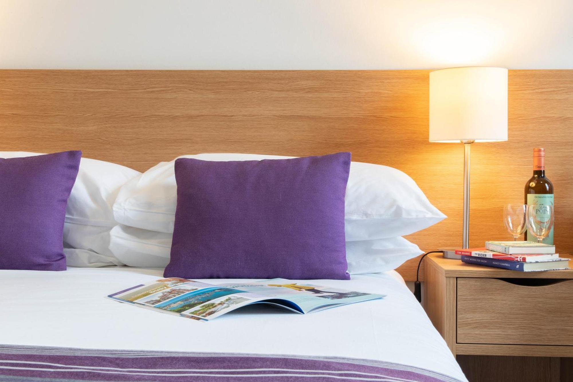 The Caledonian New Southlands Hotel Скарбъро Екстериор снимка