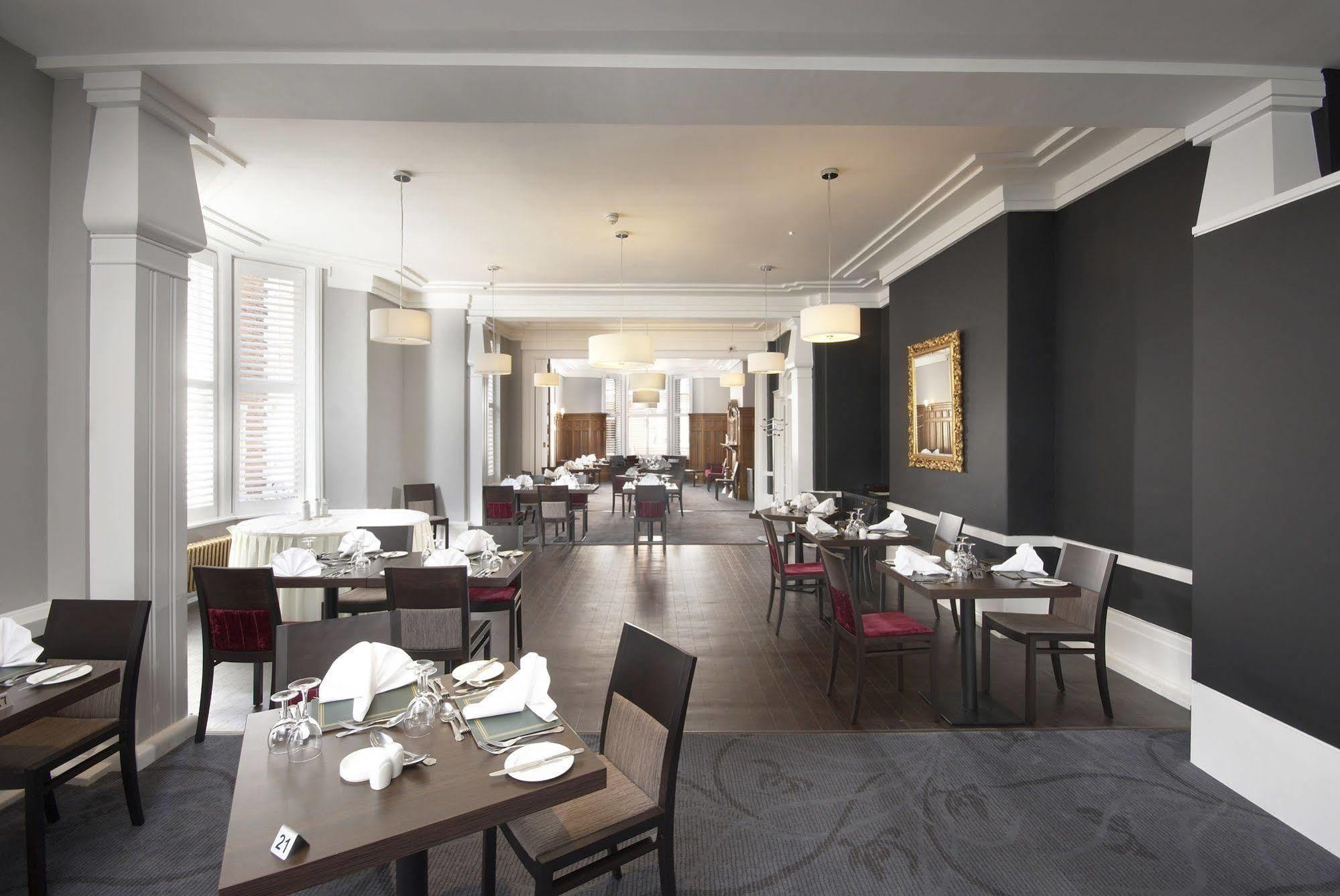 The Caledonian New Southlands Hotel Скарбъро Екстериор снимка