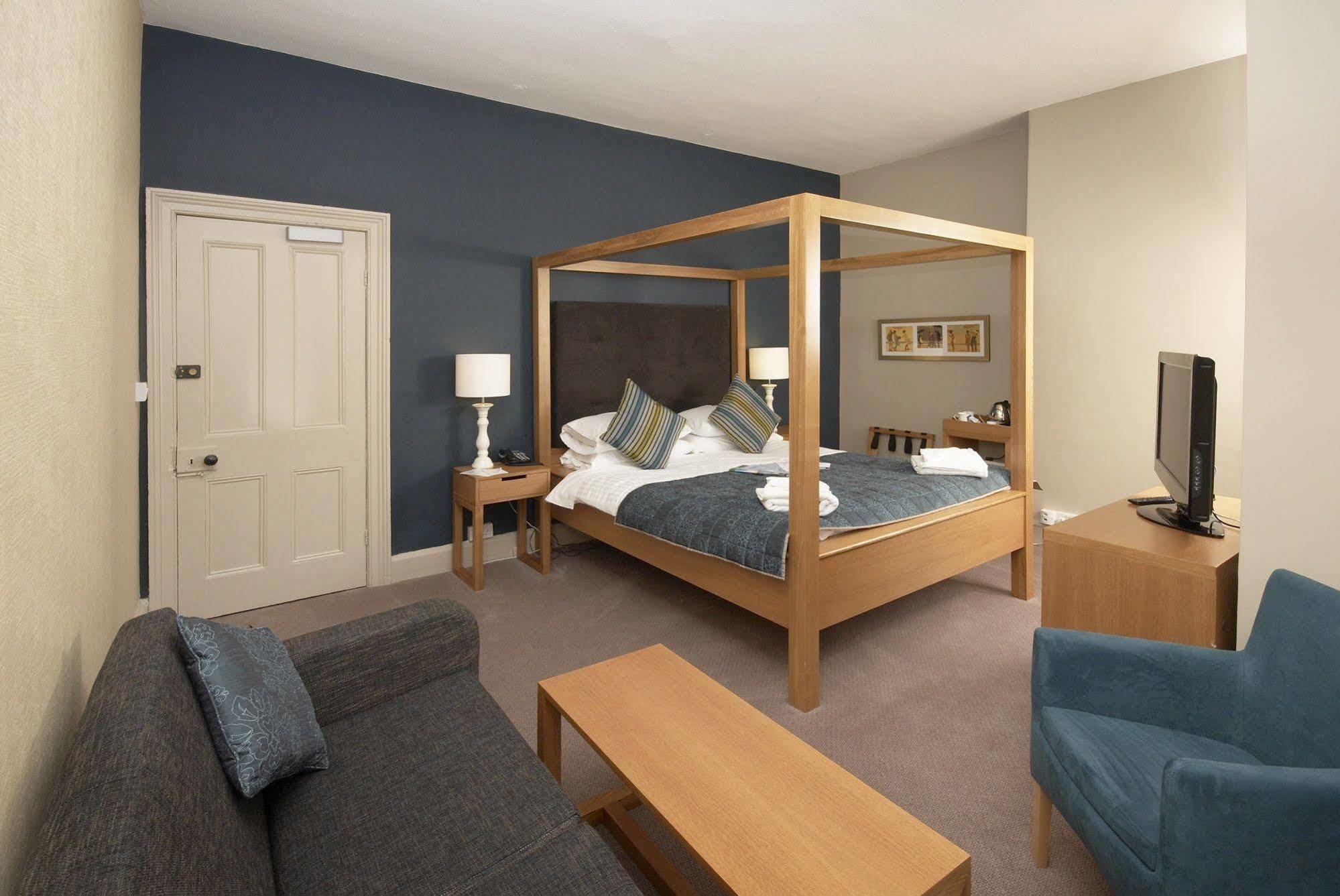 The Caledonian New Southlands Hotel Скарбъро Екстериор снимка